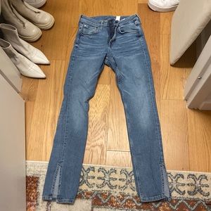 Skinny jeans w/ slits